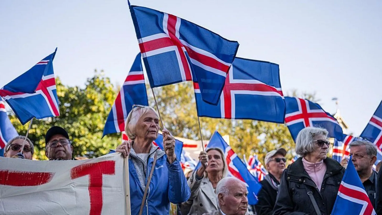 Close race as Iceland votes on whether to restart talks on joining EU