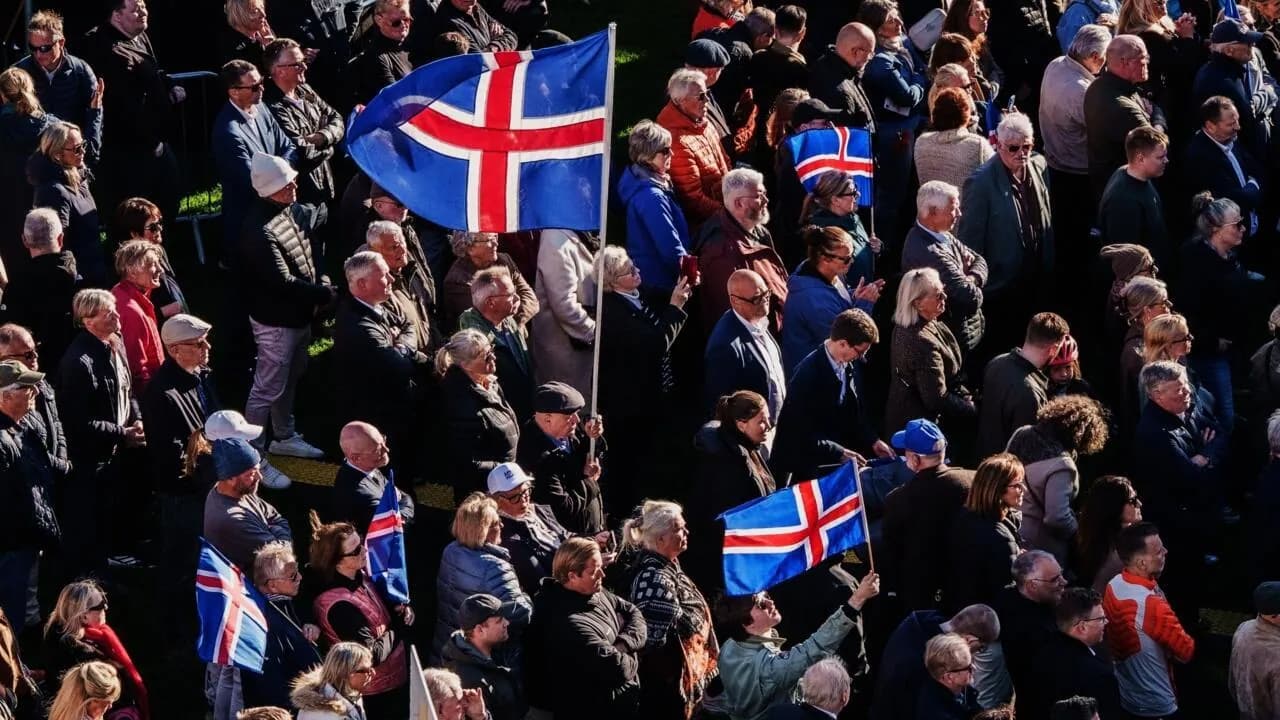Icelanders vote in referendum on whether to resume EU membership talks