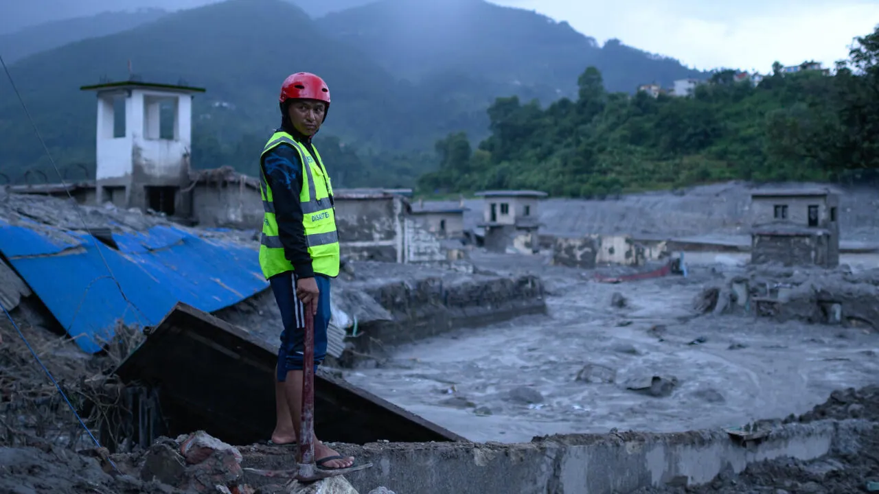 Missing toll from Nepal, China flood nears 3,000 as race for survivors continues