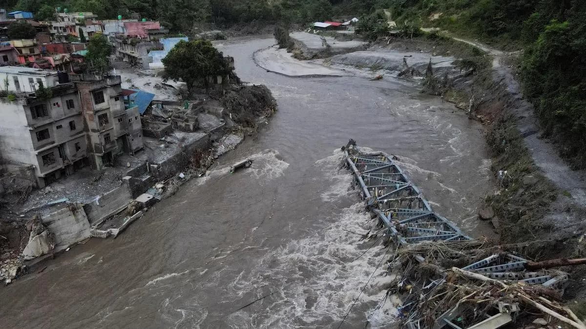 Nepal flood toll rises to 579; nearly 2,000 still missing