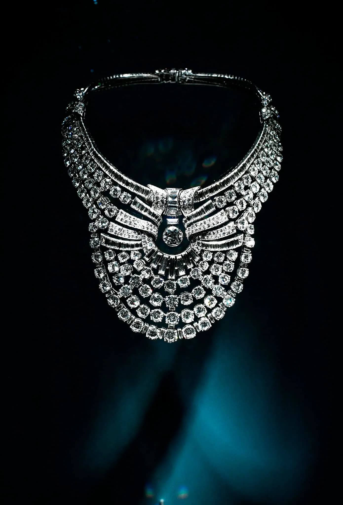 Thieves Smash Museum Case for Diamond Necklace Worth Millions in Vienna